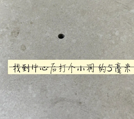 五莲瓷砖空鼓维修公司专业解答在瓷砖铺贴过程中，如果砂料搅拌不均匀，将会带来以下问题