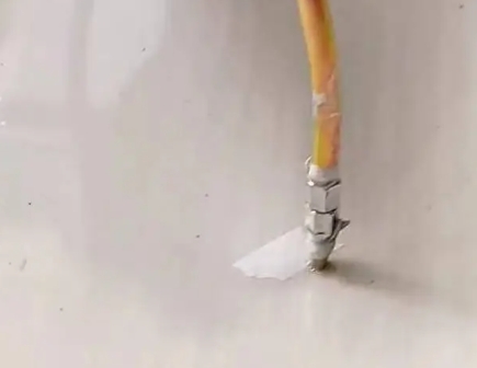 五莲瓷砖空鼓维修公司专业解答在瓷砖铺贴过程中，如果使用的砂料过粗（如全部使用了粗砂），可能会导致以下问题